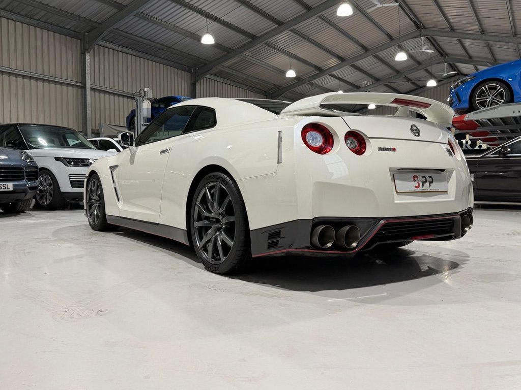 Used Nissan GT-R 2014 for sale - 76582288: Photo 2