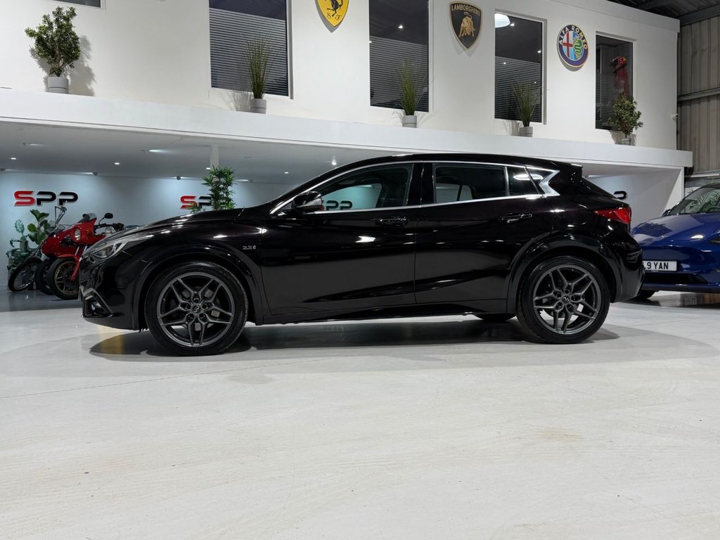 Used Infiniti Q30 2017 for sale - 77608948: Photo 2