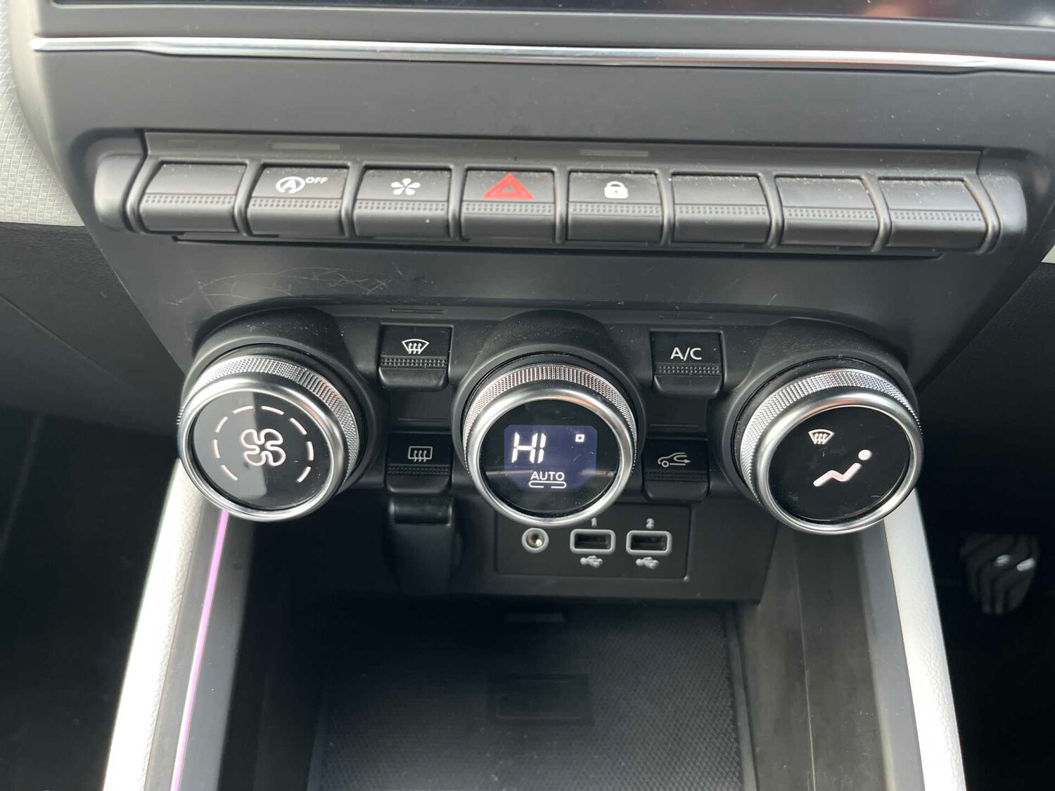 Used Renault Clio 2023 for sale - 77489197: Photo 11