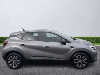 Used Renault Captur 2023 for sale - 78131778: Photo