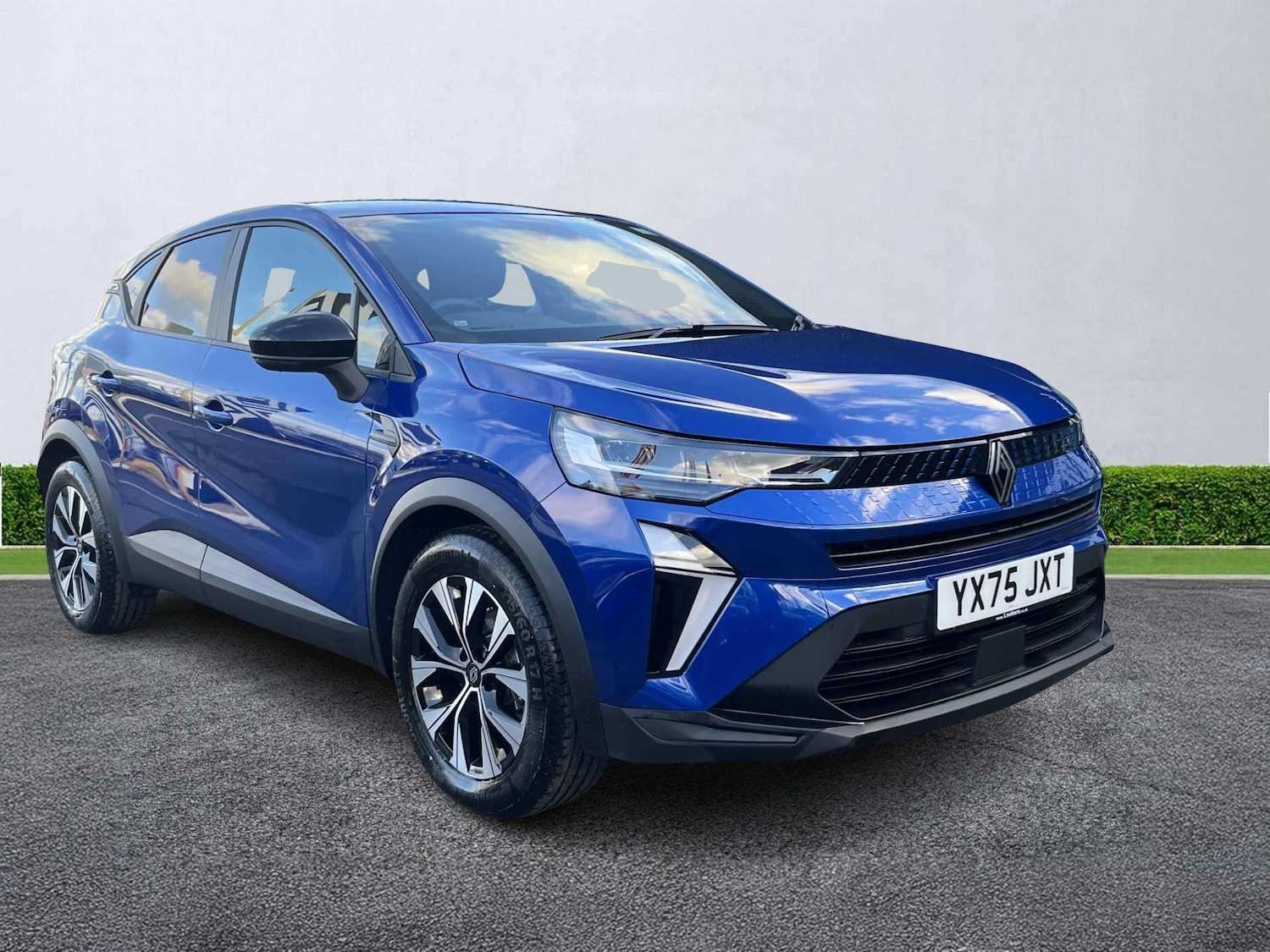 Used Renault Captur 2025 for sale - 78191537: Photo 1