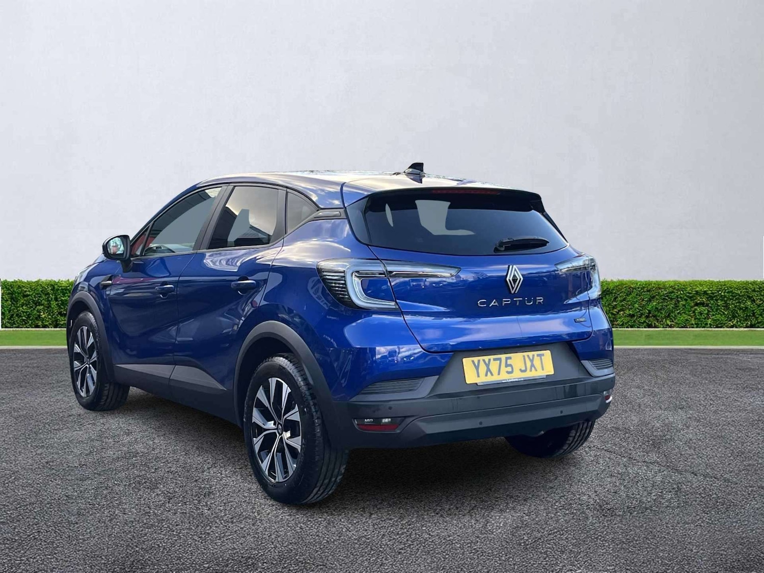 Used Renault Captur 2025 for sale - 78191537: Photo 2
