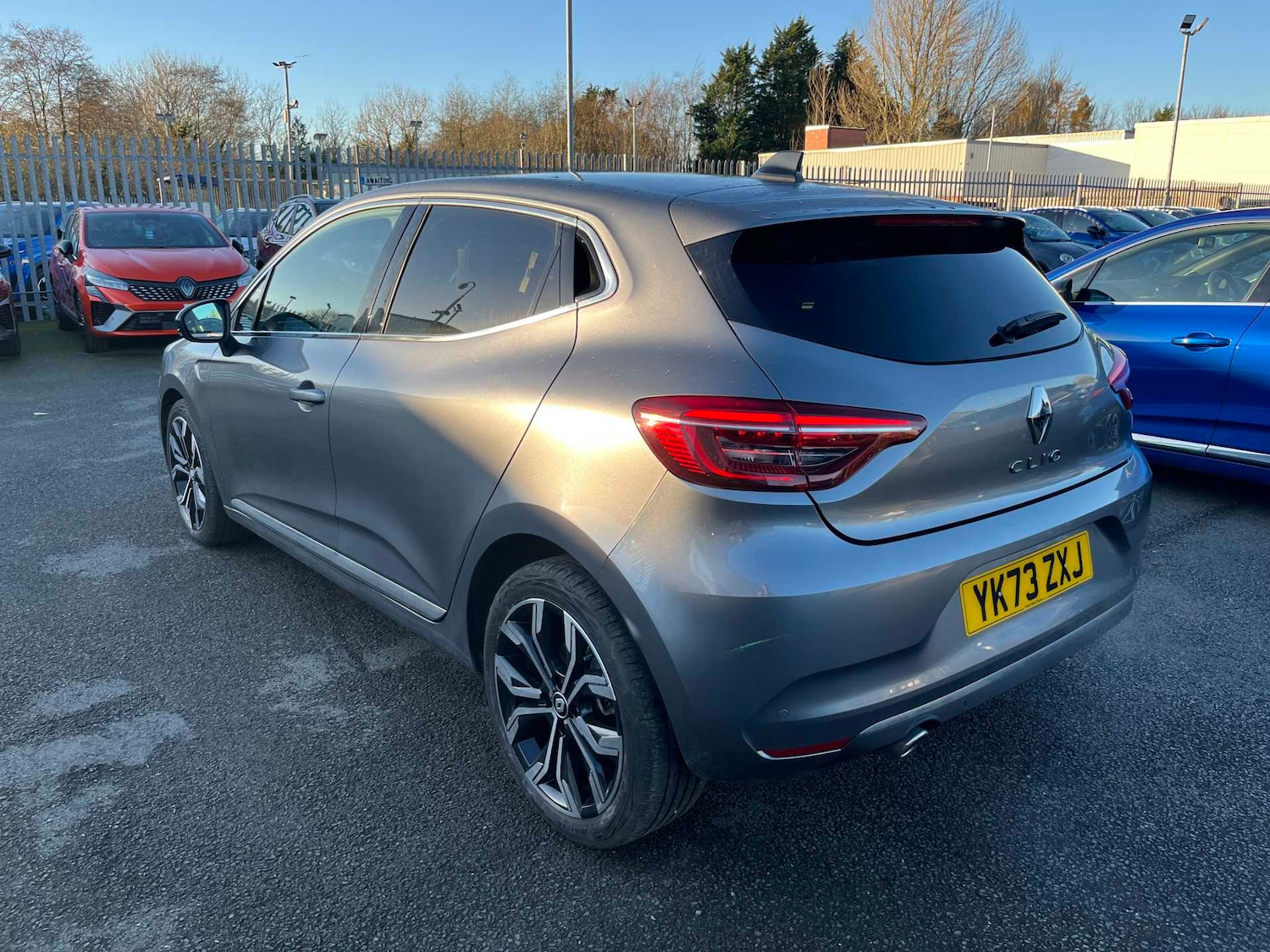 Used Renault Clio 2023 for sale - 76758889: Photo 2