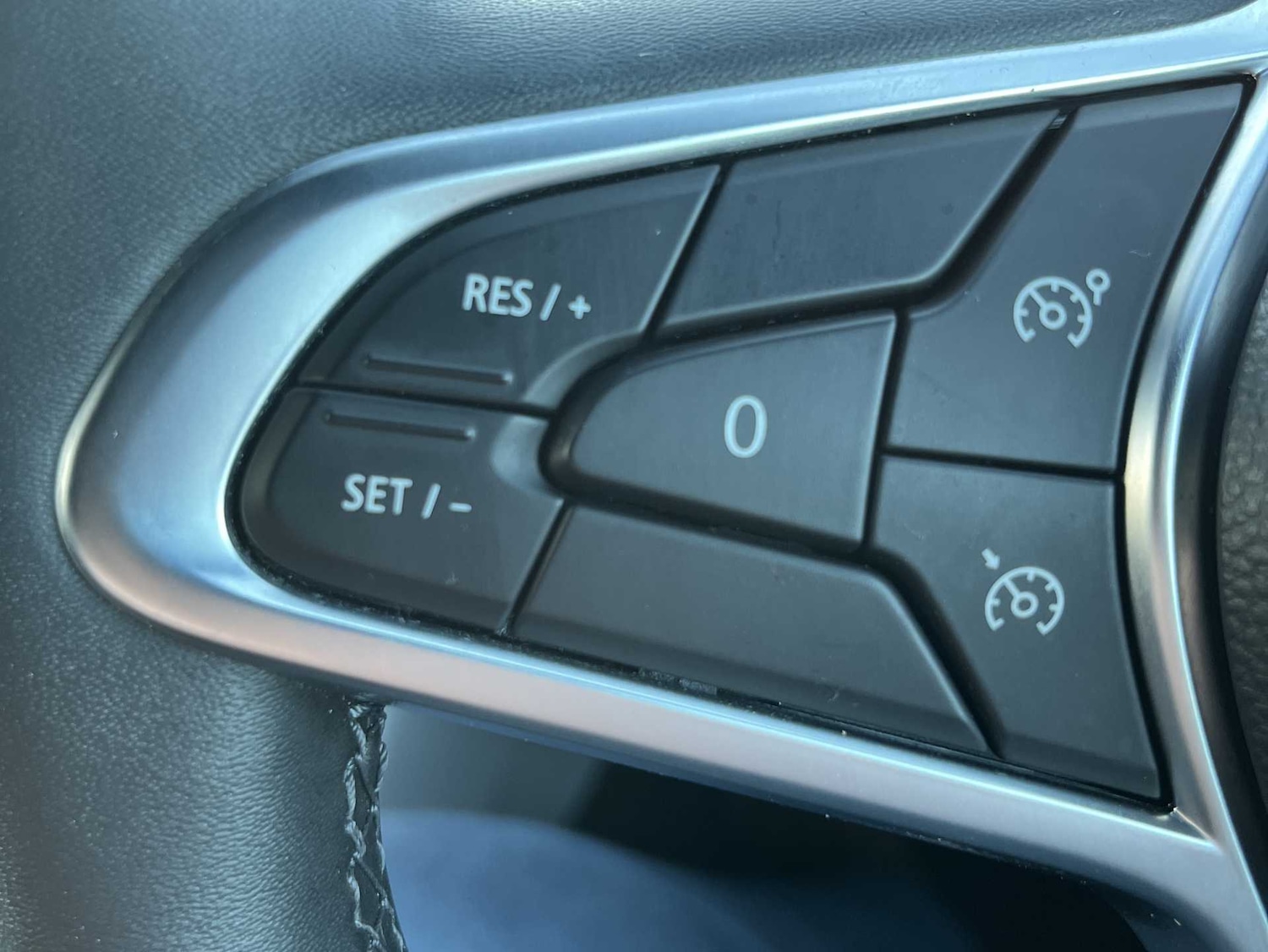 Used Renault Clio 2023 for sale - 76758889: Photo 24