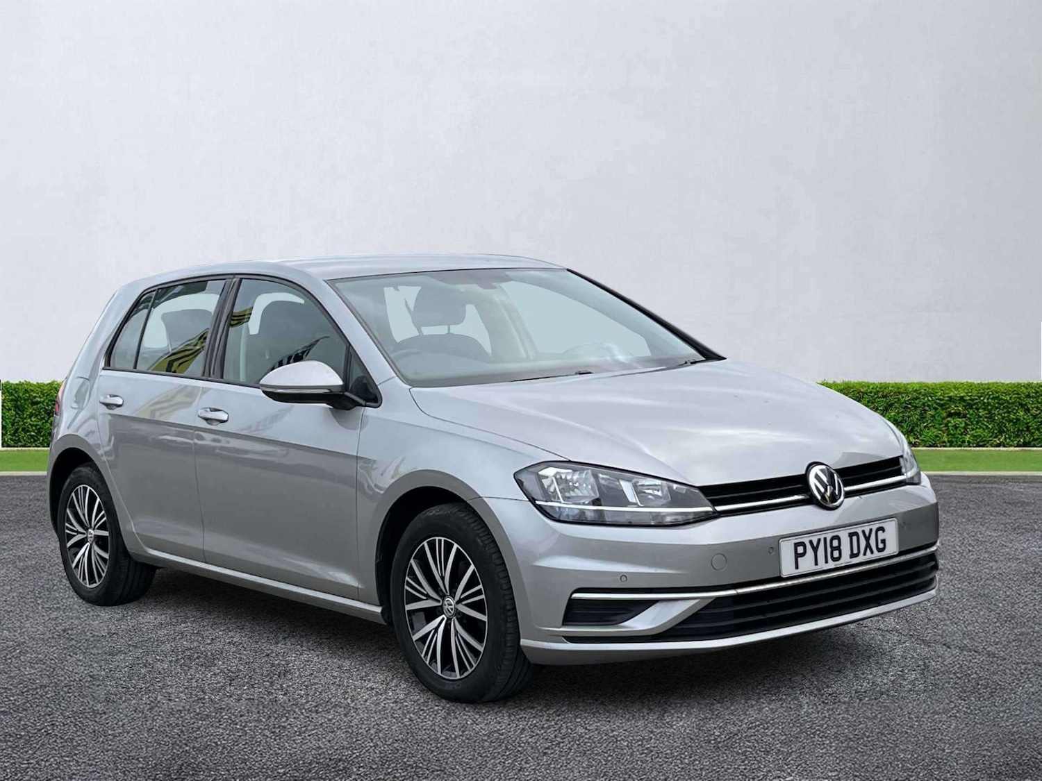 Used Volkswagen Golf 2018 for sale - 76963510: Photo 1