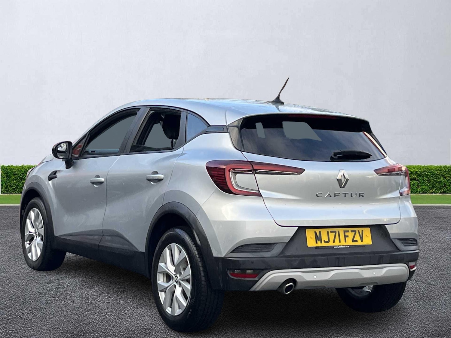 Used Renault Captur 2021 for sale - 77603713: Photo 2