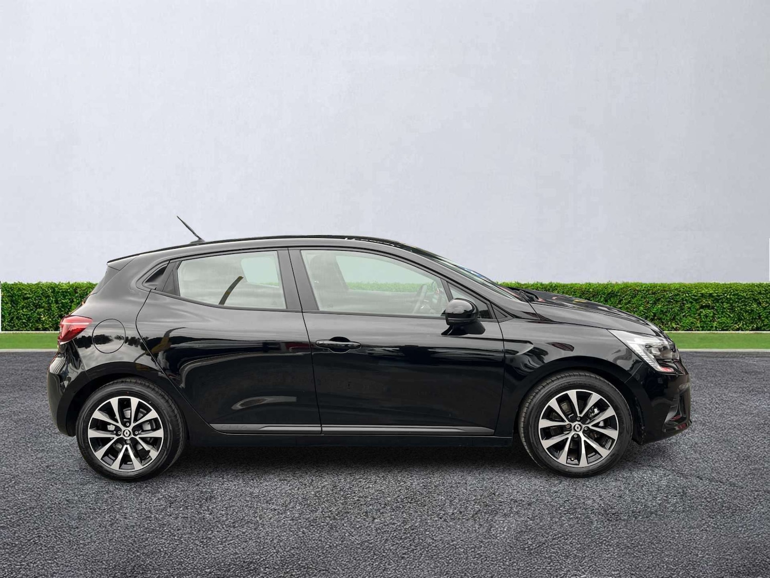 Used Renault Clio 2023 for sale - 76115522: Photo 2