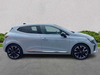 Used Renault Clio 2025 for sale - 75498399: Photo
