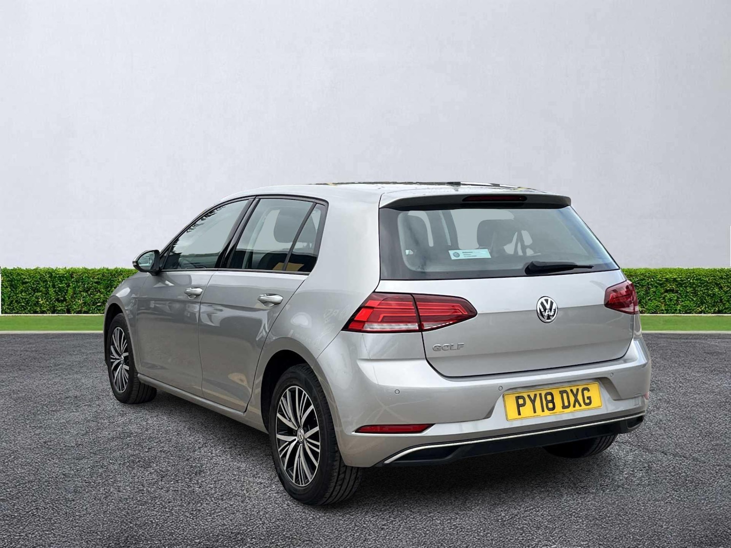 Used Volkswagen Golf 2018 for sale - 76461869: Photo 2