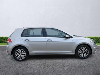 Used Volkswagen Golf 2018 for sale - 76461869: Photo