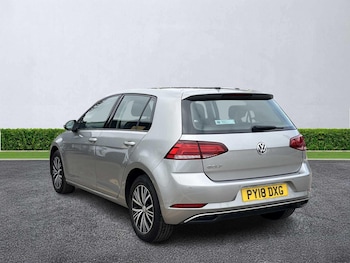 Used Volkswagen Golf 2018 for sale - 76236998: Photo