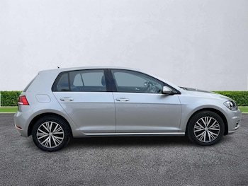 Used Volkswagen Golf 2018 for sale - 76236998: Photo