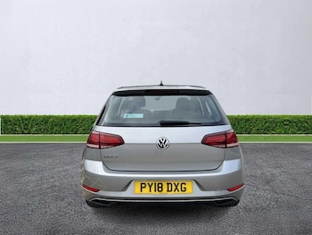 Used Volkswagen Golf 2018 for sale - 76236998: Photo