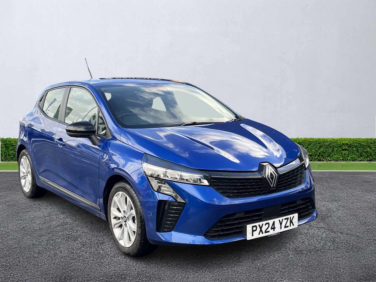 Used Renault Clio 2024 for sale - 76403468: Photo 1