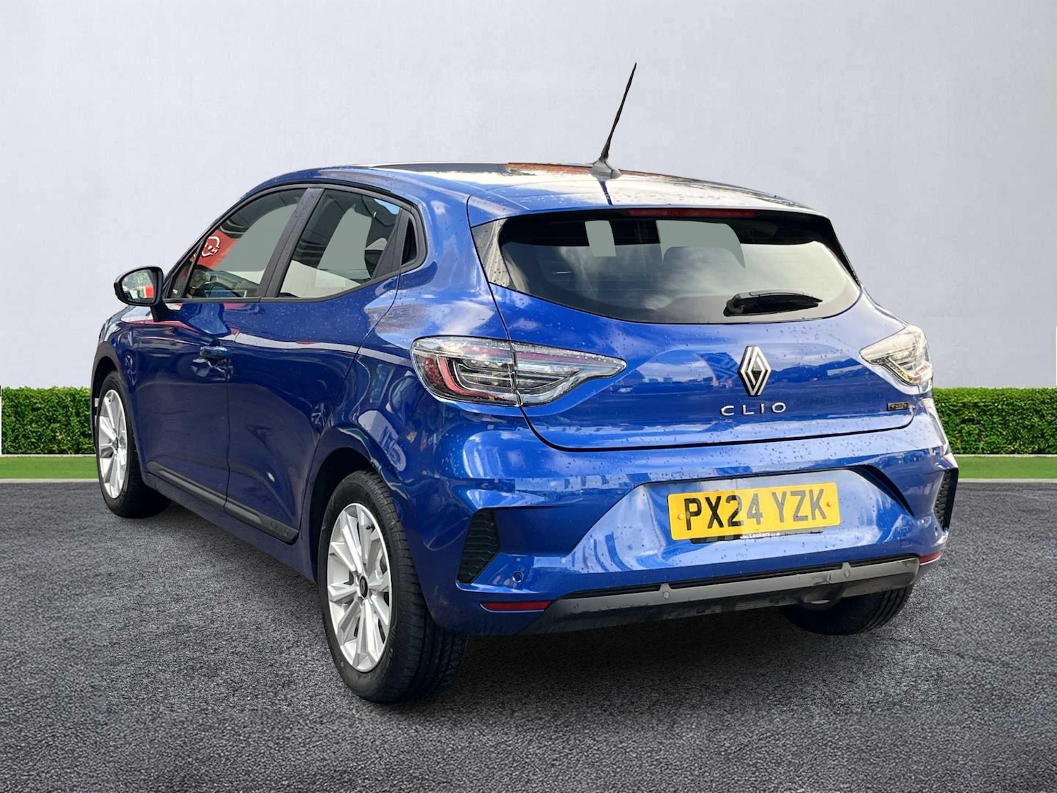 Used Renault Clio 2024 for sale - 76403468: Photo 2