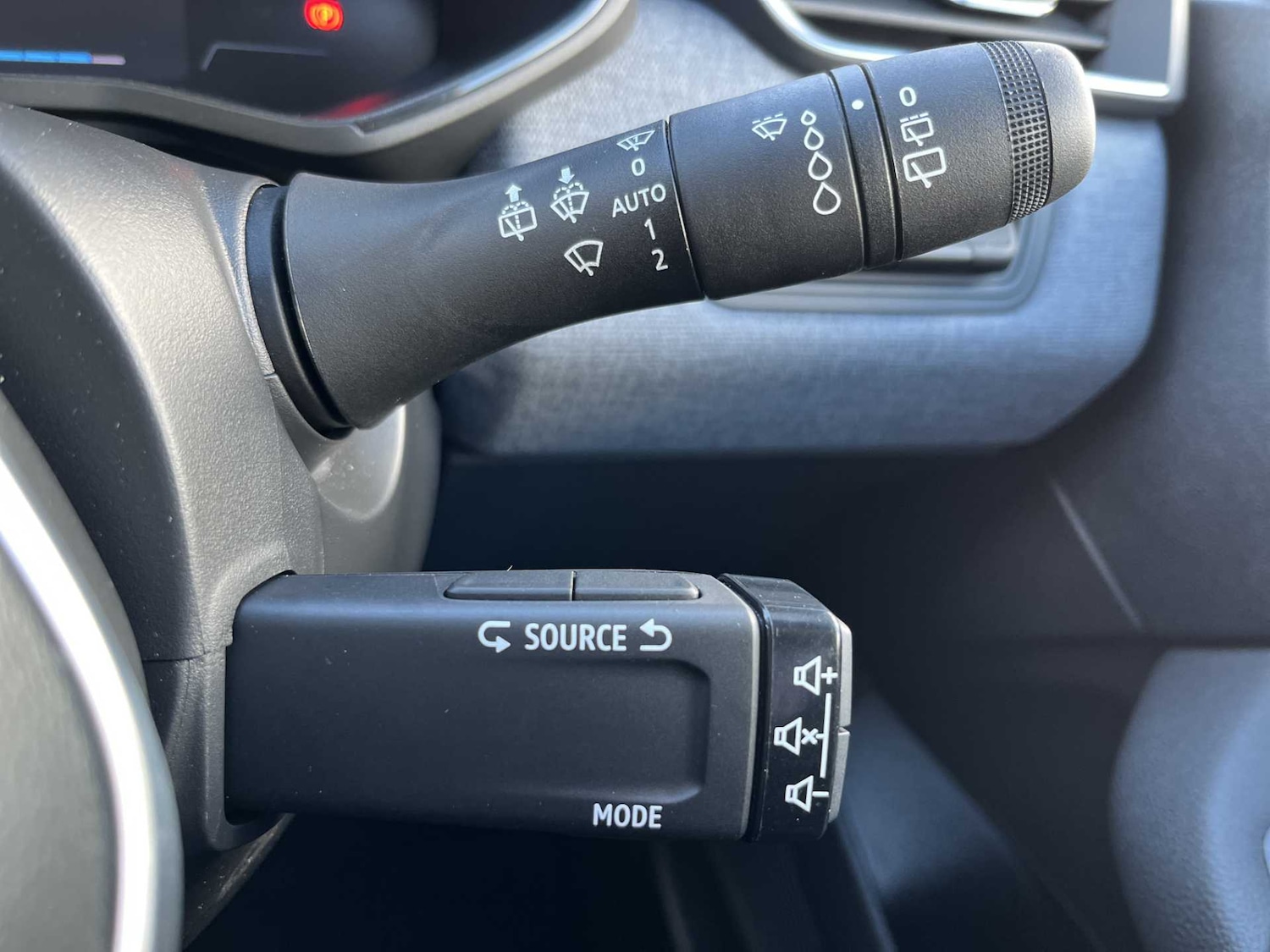 Used Renault Clio 2024 for sale - 76403468: Photo 25