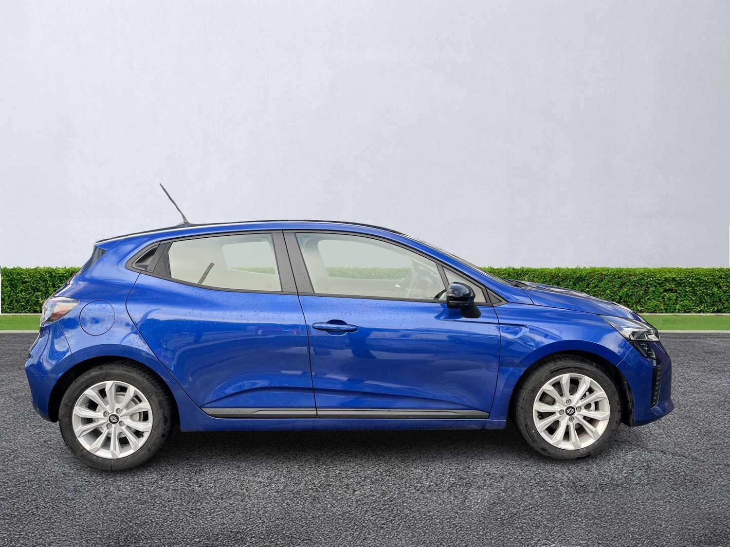 Used Renault Clio 2024 for sale - 76403468: Photo 3