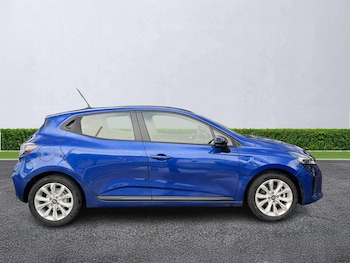 Used Renault Clio 2024 for sale - 76403468: Photo