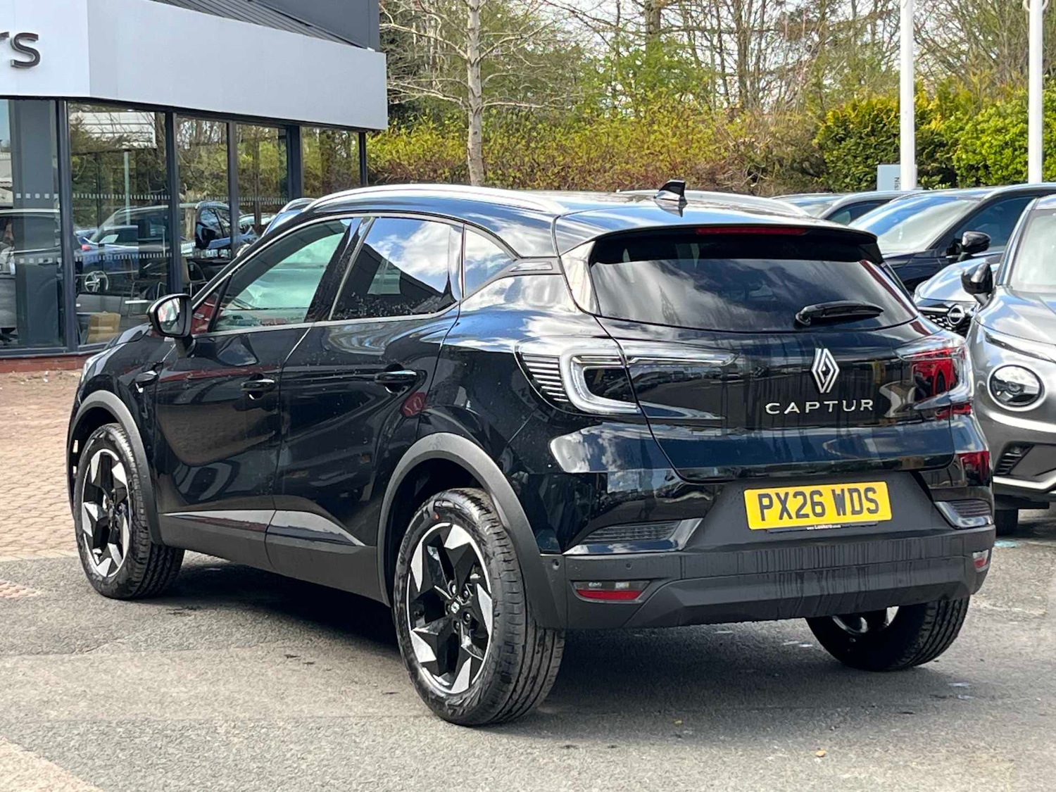 Used Renault Captur 2026 for sale - 78195971: Photo 2