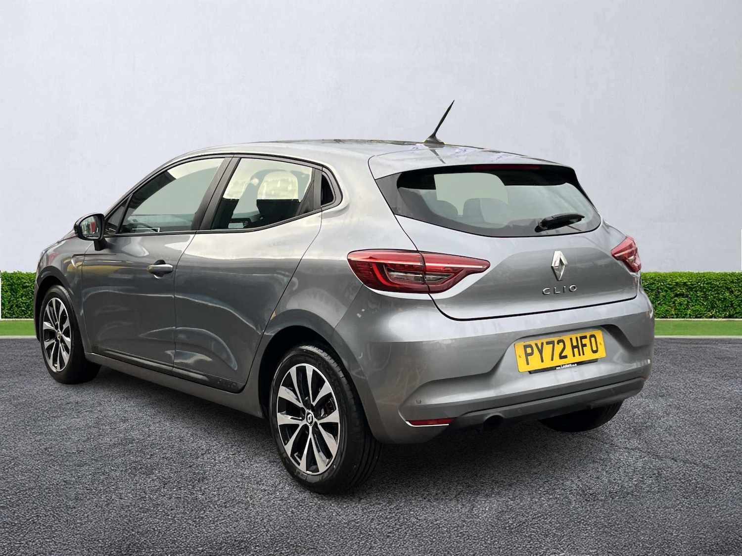 Used Renault Clio 2023 for sale - 77796978: Photo 2