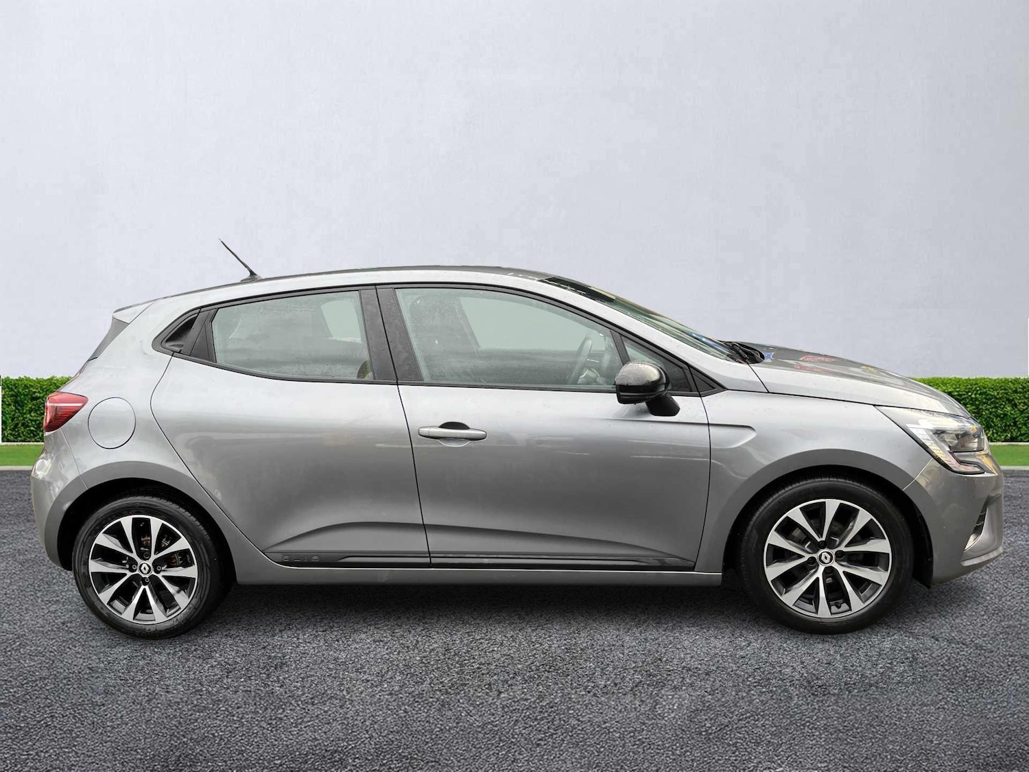 Used Renault Clio 2023 for sale - 77796978: Photo 3