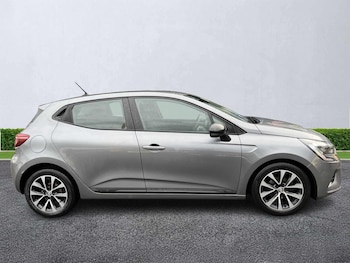 Used Renault Clio 2023 for sale - 77796978: Photo