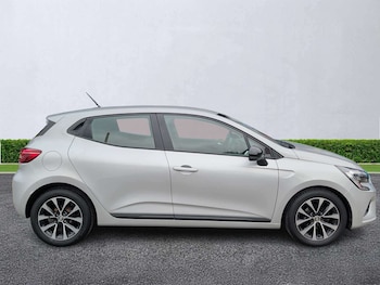 Used Renault Clio 2023 for sale - 79069254: Photo