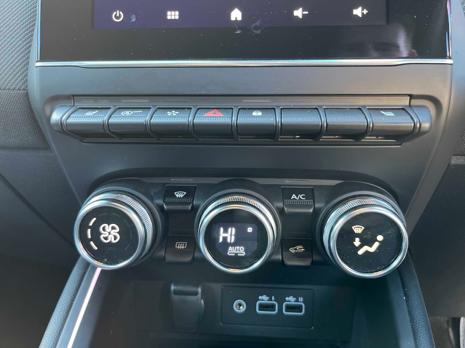 Used Renault Clio 2025 for sale - 76439797: Photo 10