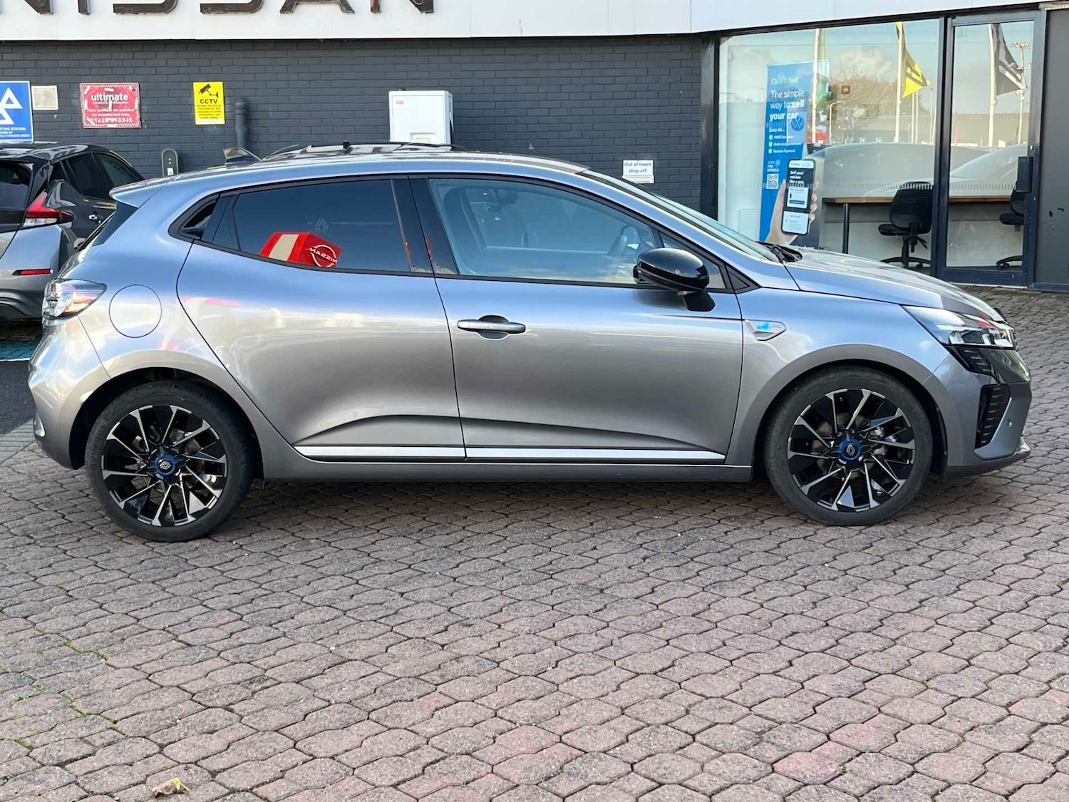 Used Renault Clio 2025 for sale - 76439797: Photo 2