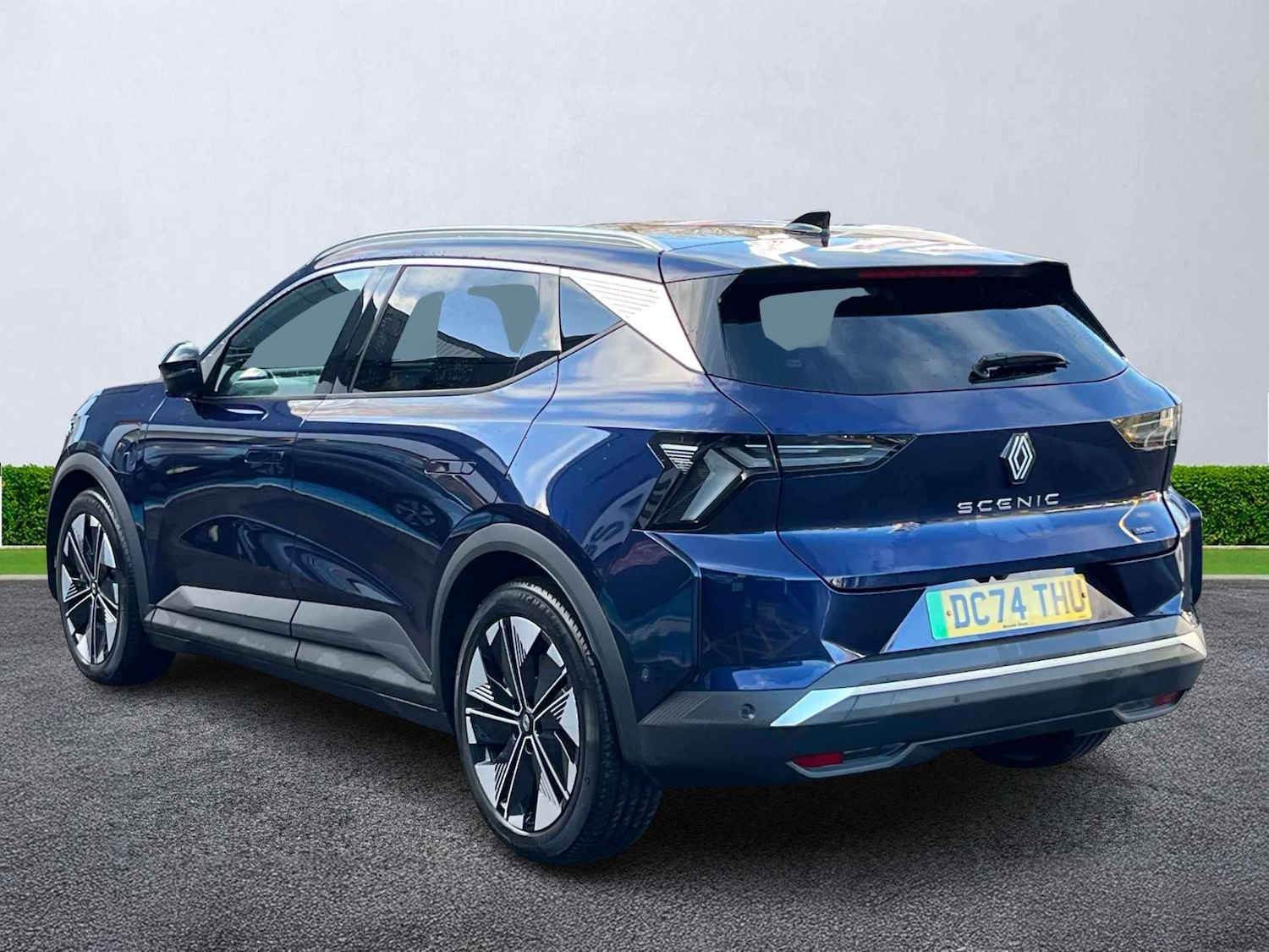 Used Renault Scenic E-Tech 2024 for sale - 77896263: Photo 2