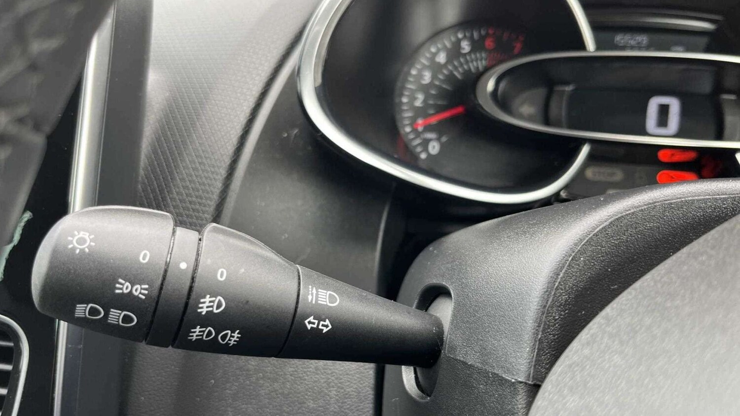 Used Renault Clio 2019 for sale - 76040648: Photo 20