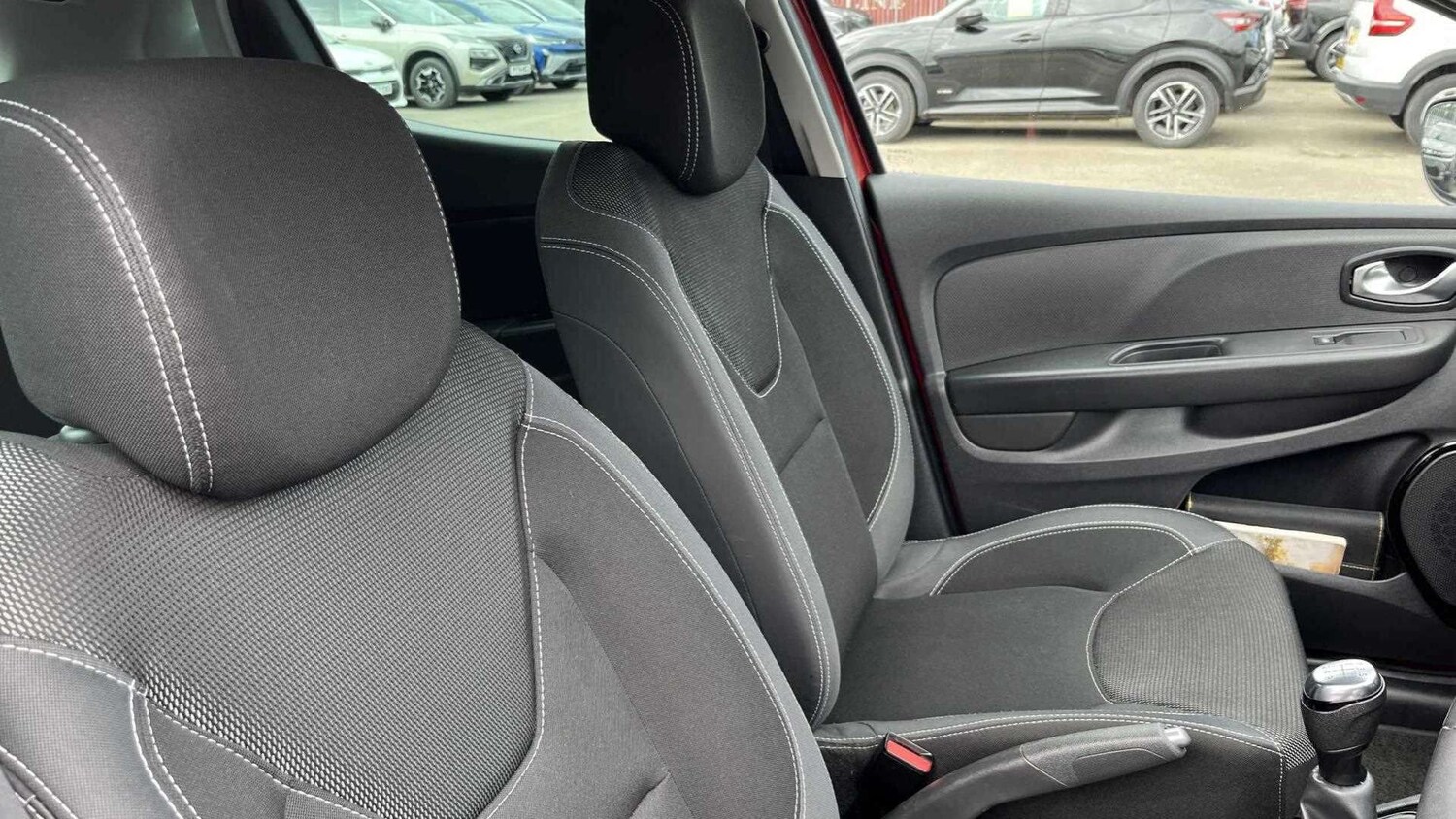Used Renault Clio 2019 for sale - 76040648: Photo 3