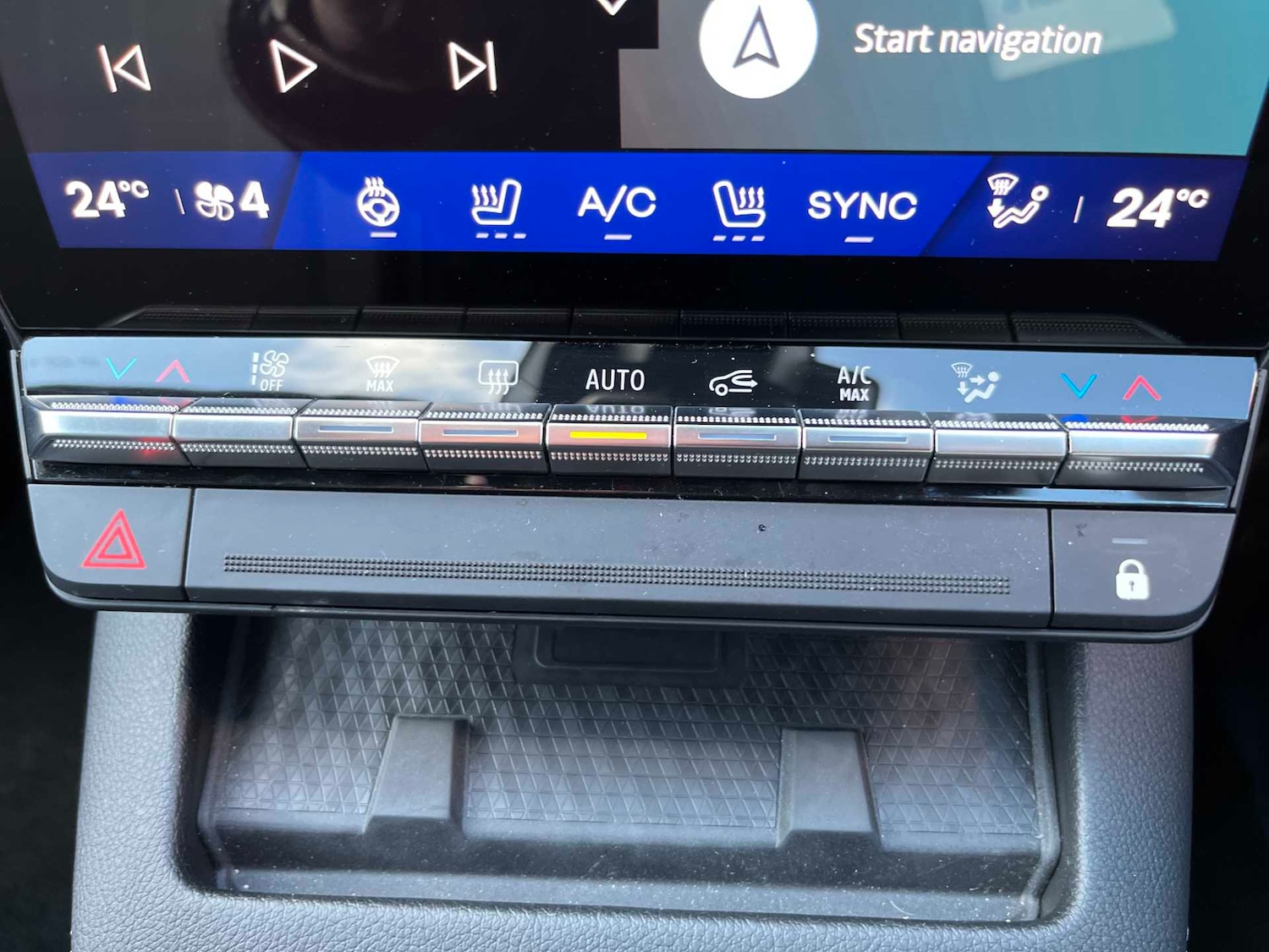 Used Renault Megane E Tech 2024 for sale - 76439793: Photo 11