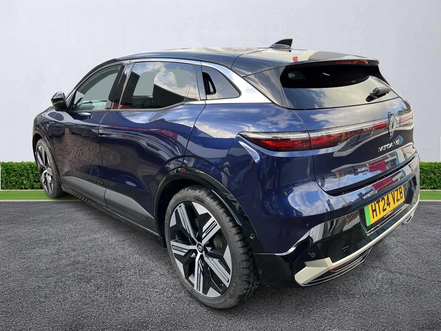 Used Renault Megane E Tech 2024 for sale - 76439793: Photo 2