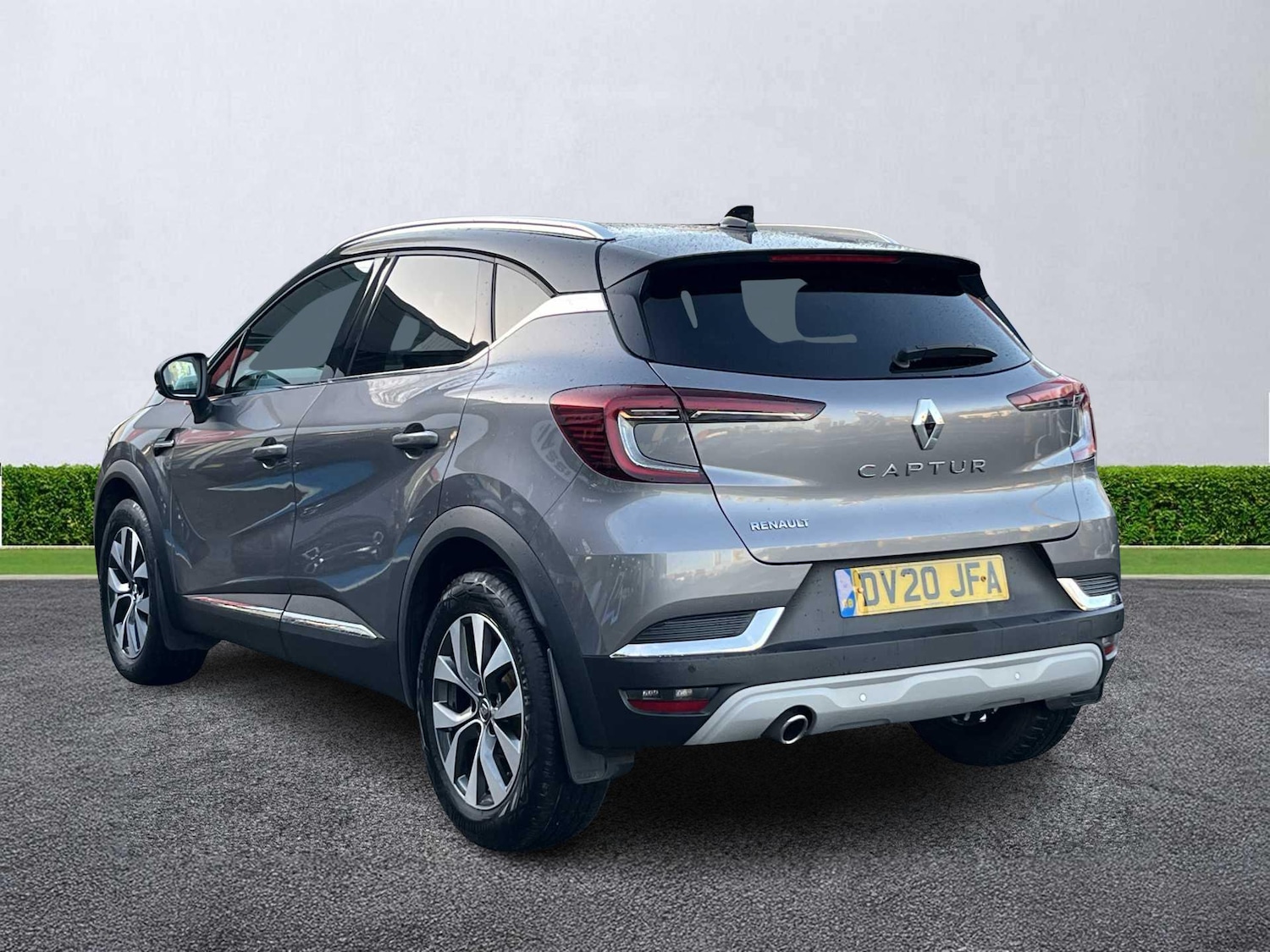 Used Renault Captur 2020 for sale - 76785210: Photo 2