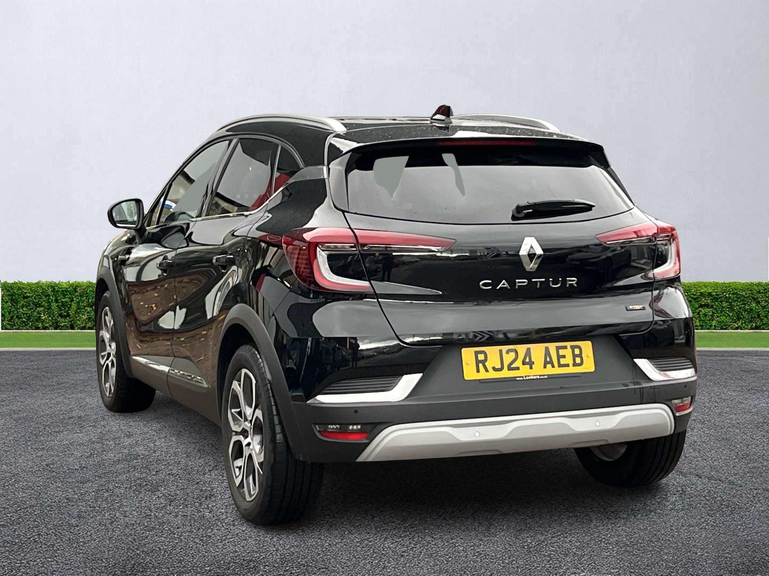 Used Renault Captur 2024 for sale - 76455237: Photo 2
