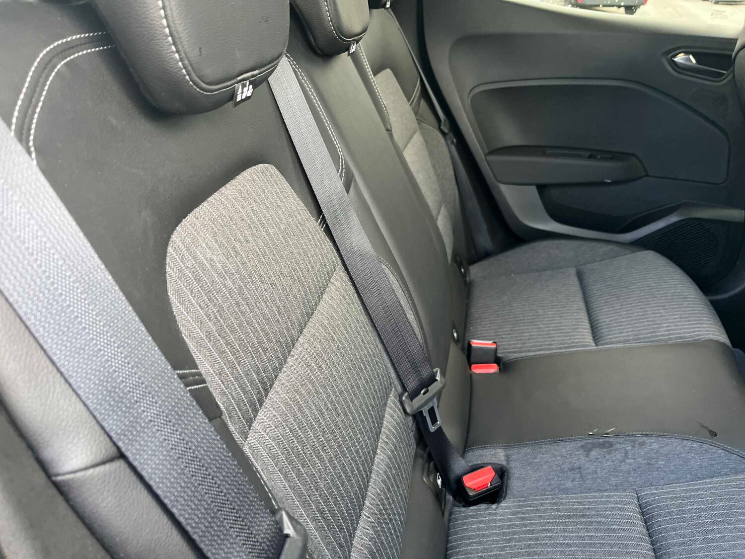 Used Renault Clio 2022 for sale - 76682621: Photo 15