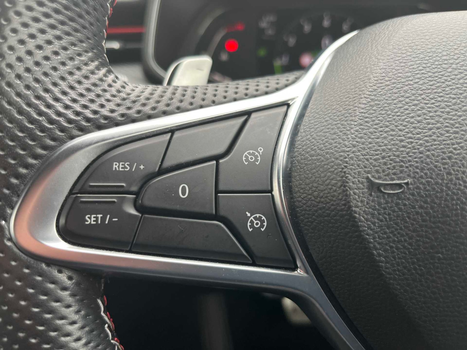 Used Renault Clio 2020 for sale - 76879677: Photo 24