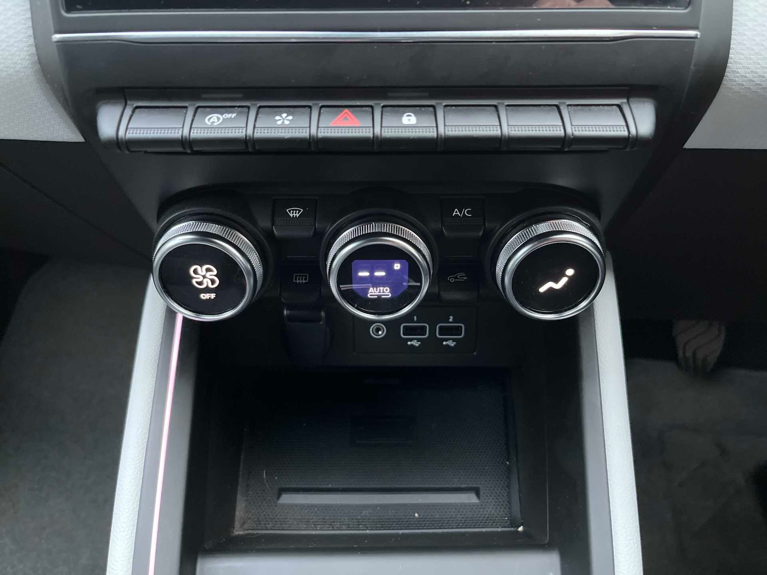 Used Renault Clio 2023 for sale - 77896210: Photo 11