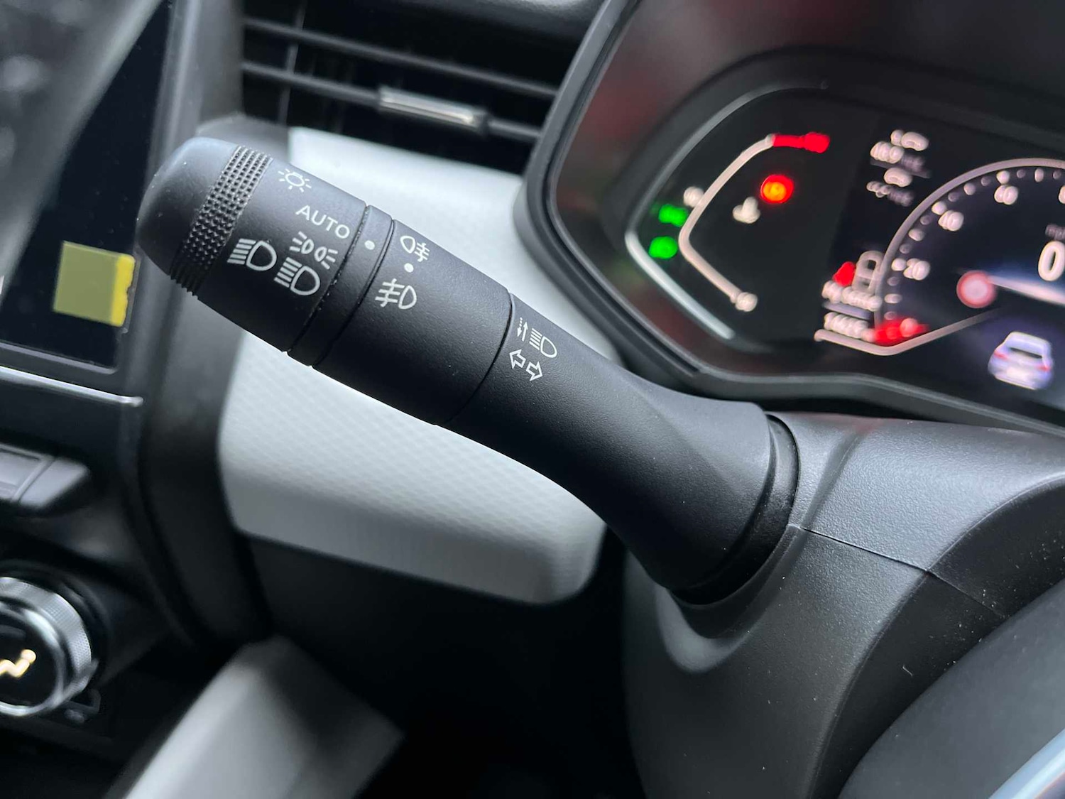 Used Renault Clio 2023 for sale - 77896210: Photo 25