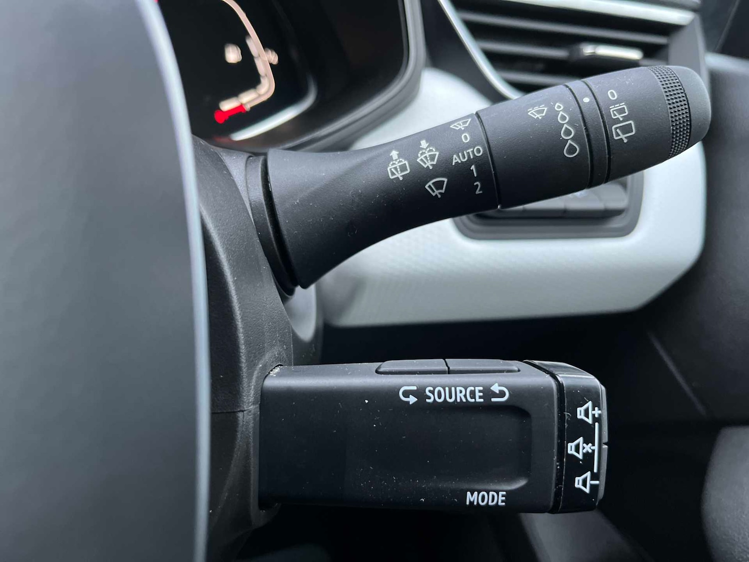 Used Renault Clio 2023 for sale - 77896210: Photo 26