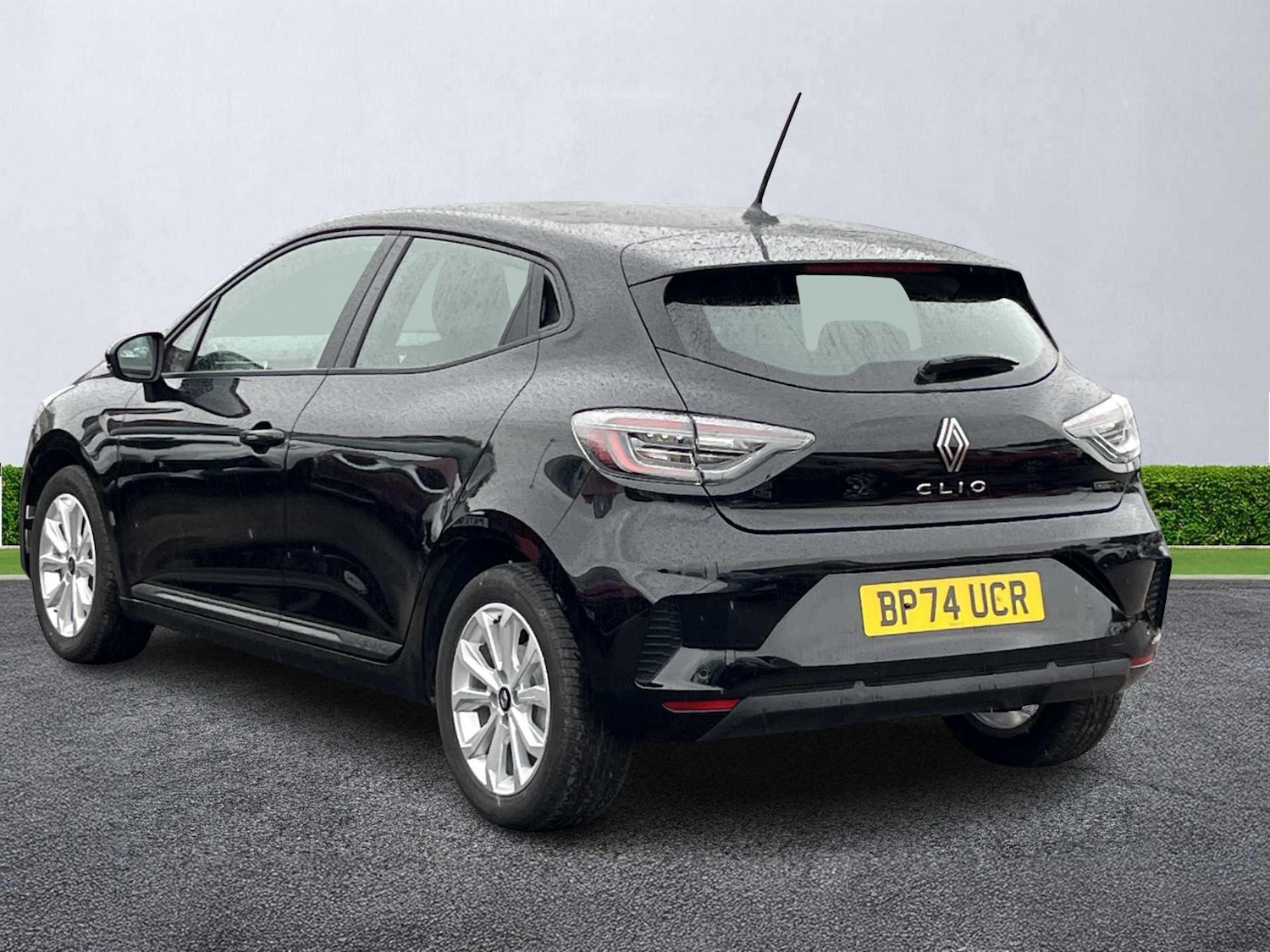 Used Renault Clio 2024 for sale - 76159555: Photo 2