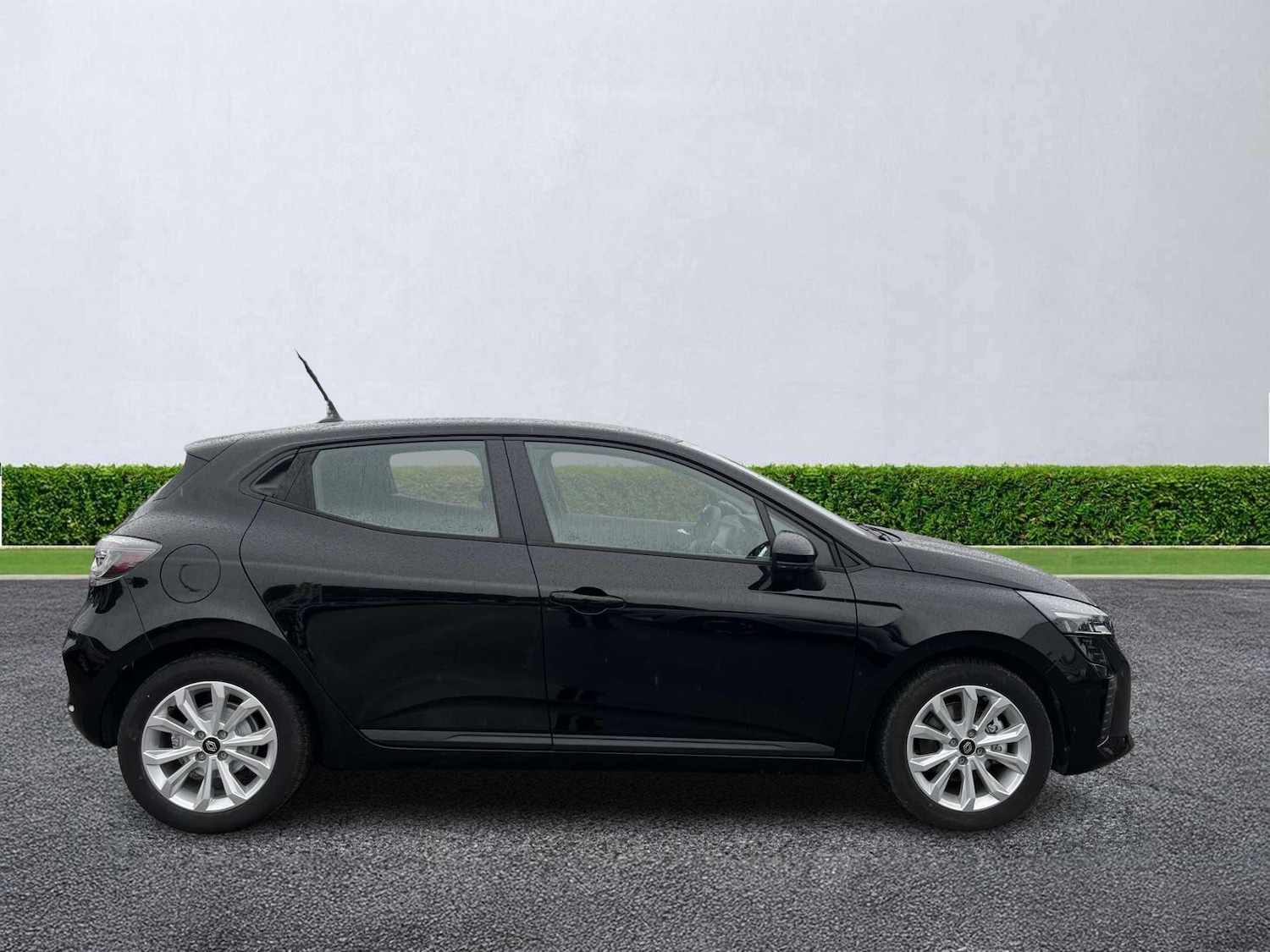 Used Renault Clio 2024 for sale - 76159555: Photo 3