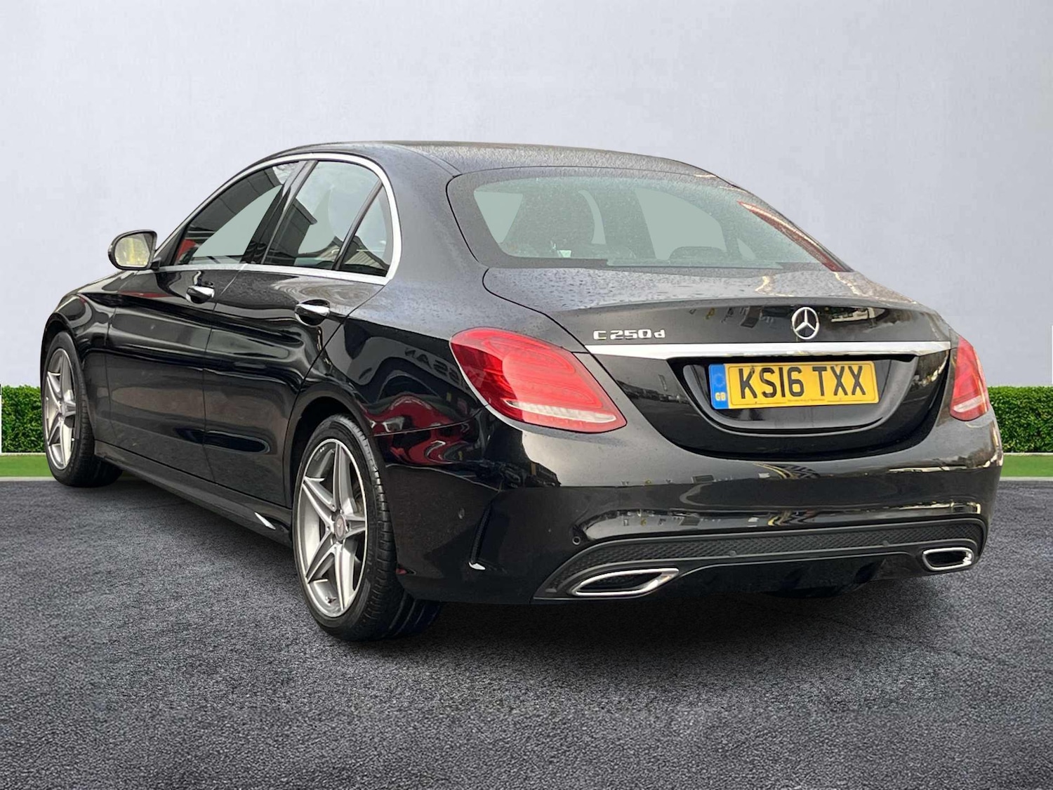 Used Mercedes-Benz C Class 2016 for sale - 76809432: Photo 2