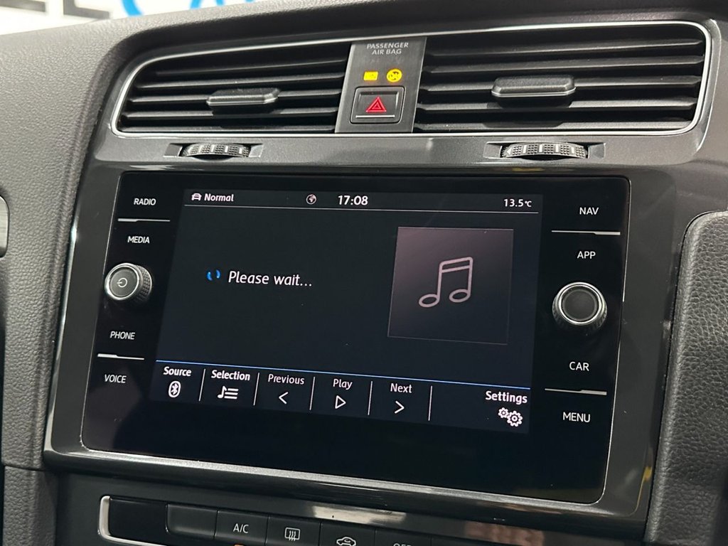 Used Volkswagen Golf 2018 for sale - 77990645: Photo 24