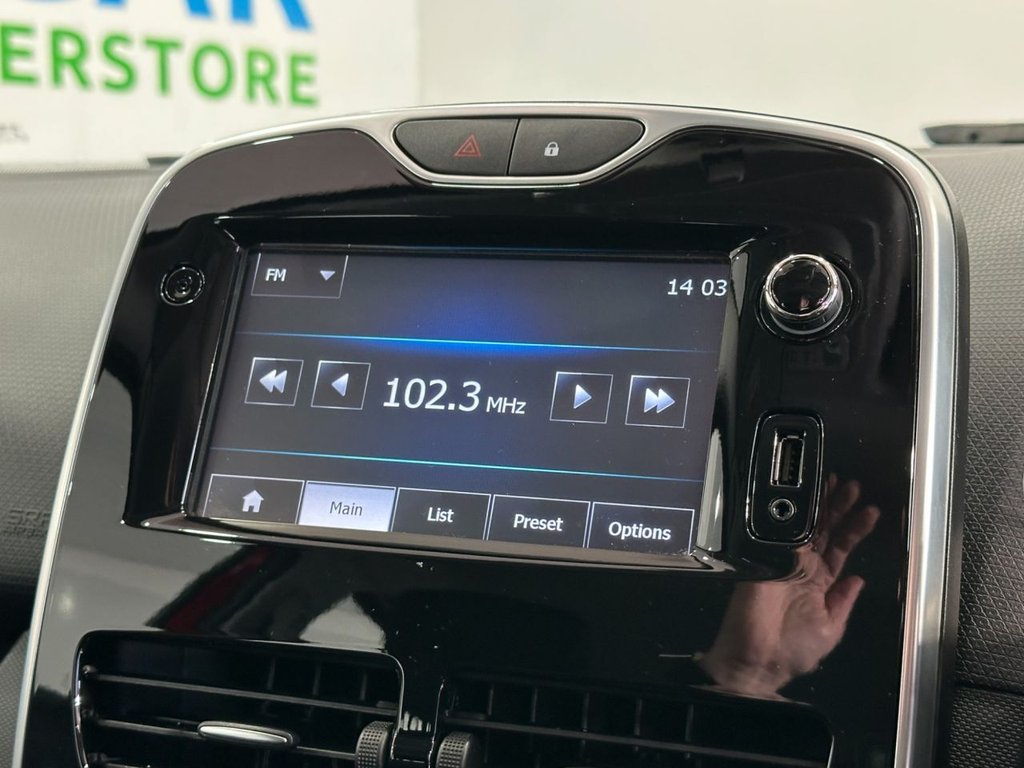 Used Renault Clio 2015 for sale - 76039605: Photo 30