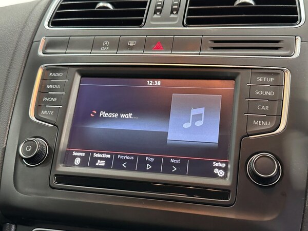 Used Volkswagen Polo 2015 for sale - 76147966: Photo 30