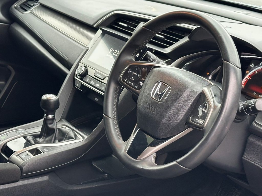 Used Honda Civic 2018 for sale - 76406673: Photo 2