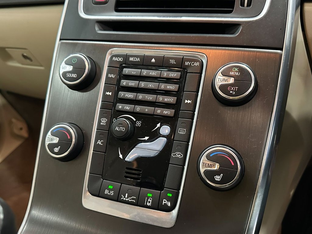 Used Volvo V60 2013 for sale - 77250698: Photo 32