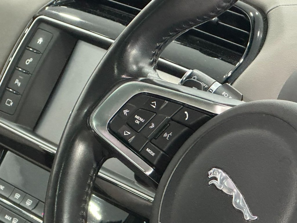 Used Jaguar F-Pace 2018 for sale - 76304296: Photo 17